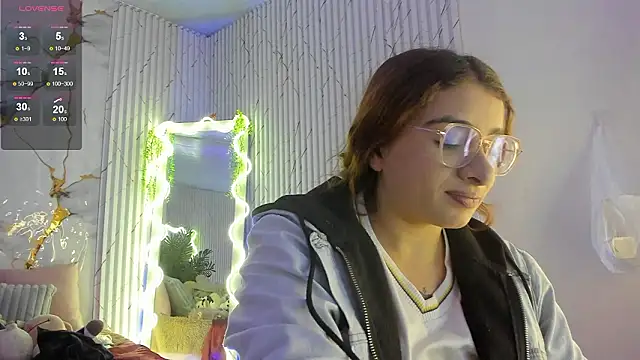 Naomy tay1 online show from March 27, 3:30 am