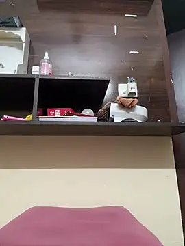 modelnishu online show from February 28, 5:12 pm