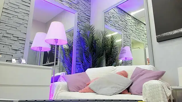 Reina Cummings online show from June 3, 5:52 am