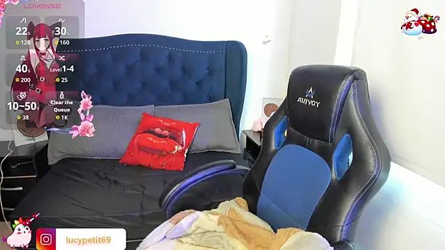 LucyPetit online show from November 15, 1:45 pm