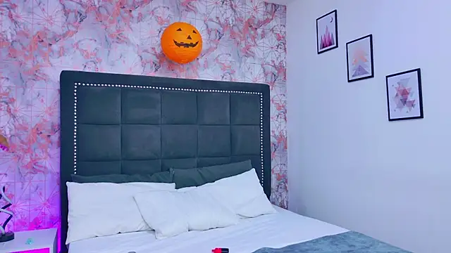 Angelique Angell online show from October 15, 8:11 pm