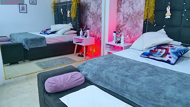 Angelique Angell online show from December 5, 7:48 pm