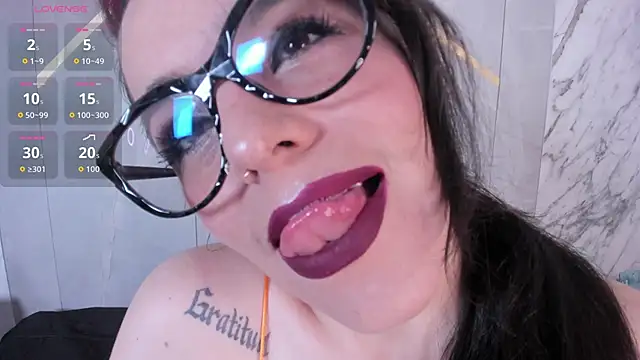 IsisNoir online show from January 13, 7:51 pm