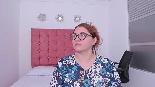 mishell lovely online show from March 25, 12:30 pm