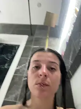LilyIrons online show from May 15, 3:11 am