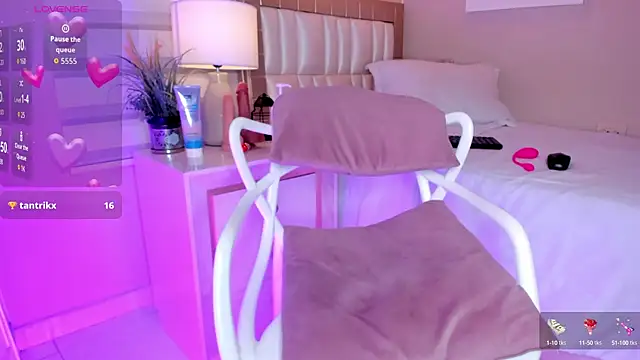  paula x online show from October 10, 11:59 am