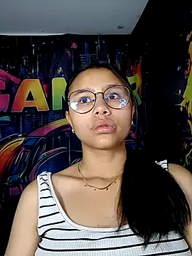SofieLove 01 online show from May 5, 7:00 am