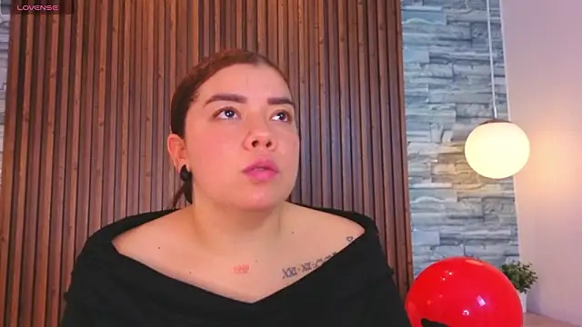 leilapons online show from February 15, 7:46 pm