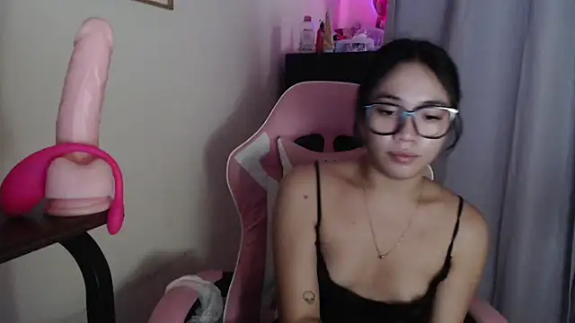 Sweetcummer laura online show from November 2, 8:45 pm