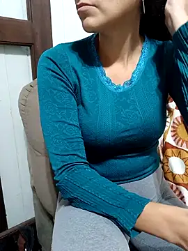 cicinha3657 online show from May 17, 3:49 am