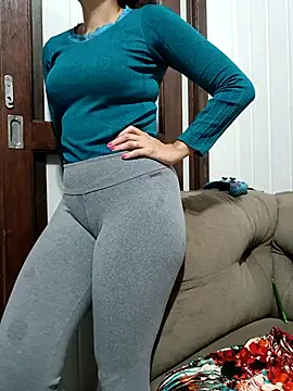 cicinha3657 online show from May 6, 5:22 am