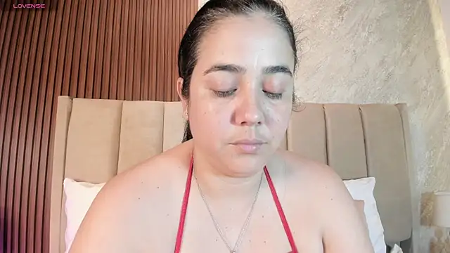  Cris Spicy  online show from May 17, 6:51 pm