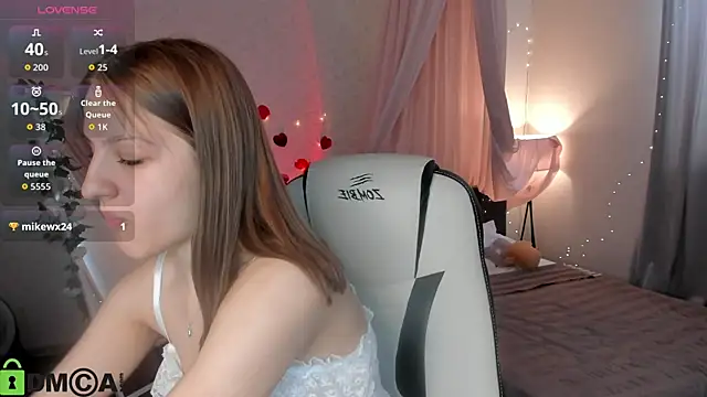 Luna Vibee online show from May 13, 3:12 am