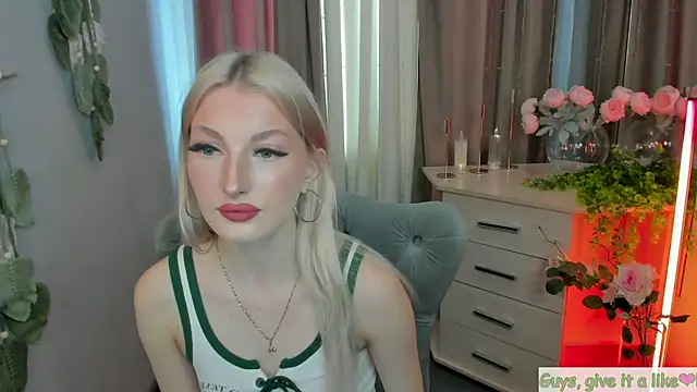 Snapshot of Sarrah_blush chatting on September 22, 1:09 pm Sarrah blush online show from September 22, 1:09 pm