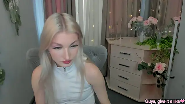 Snapshot of Sarrah_blush chatting on September 18, 8:13 am Sarrah blush online show from September 18, 8:13 am