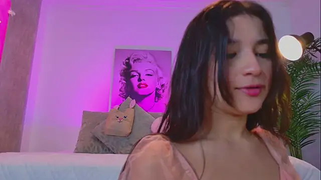 LUNAA    online show from April 5, 3:38 am