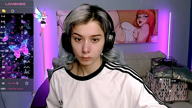 SophieAsh online show from October 17, 8:06 am