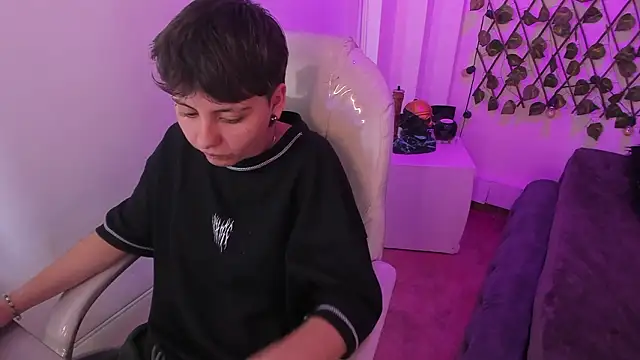 Nathaly ds online show from March 4, 8:15 pm