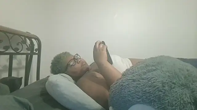 techprincessxx online show from September 10, 4:51 pm