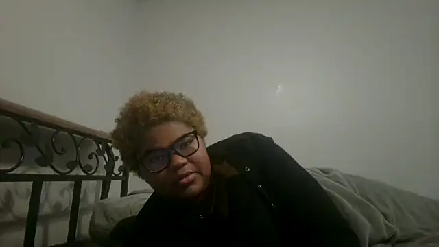 techprincessxx online show from November 14, 3:56 pm