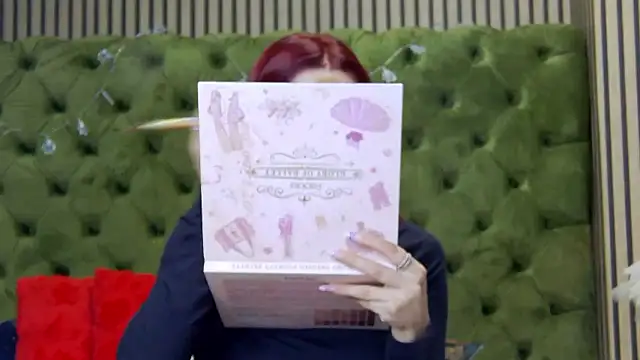 LunaHart online show from January 11, 5:40 pm