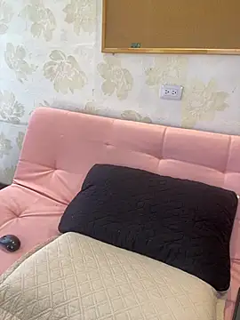 isabella horney  online show from February 5, 8:23 pm