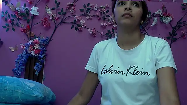 skinnybarbie022 online show from November 16, 1:18 am