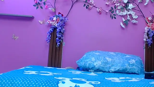 skinnybarbie022 online show from May 9, 1:18 am