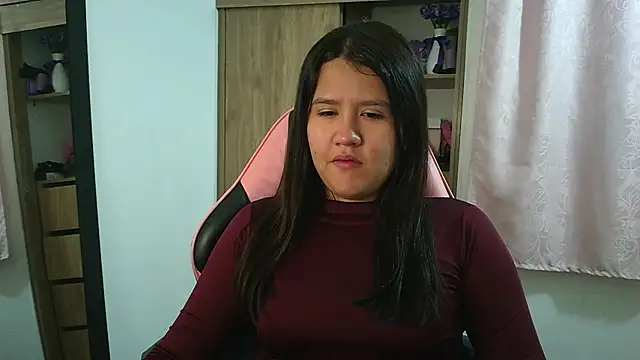 Oliviawatson1 online show from May 4, 12:31 pm