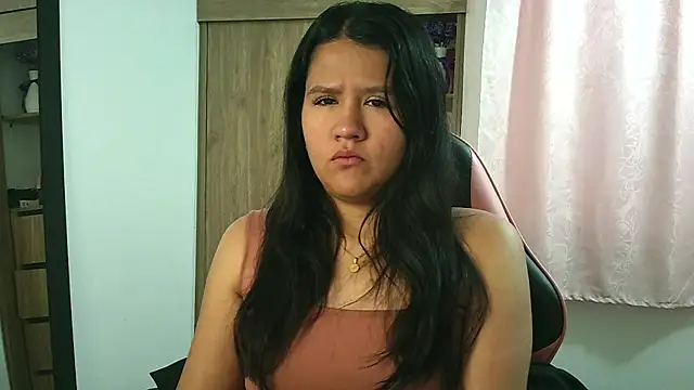 Oliviawatson1 online show from December 3, 12:51 pm