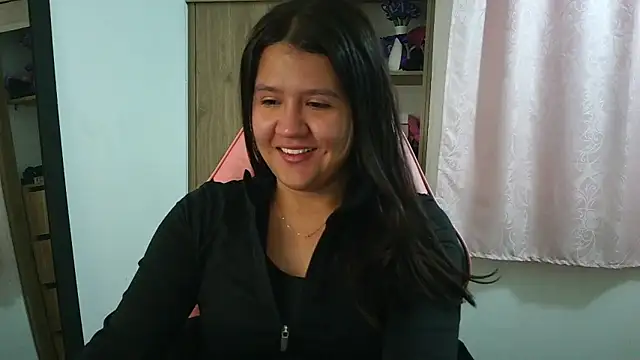 Oliviawatson1 online show from May 25, 12:48 pm
