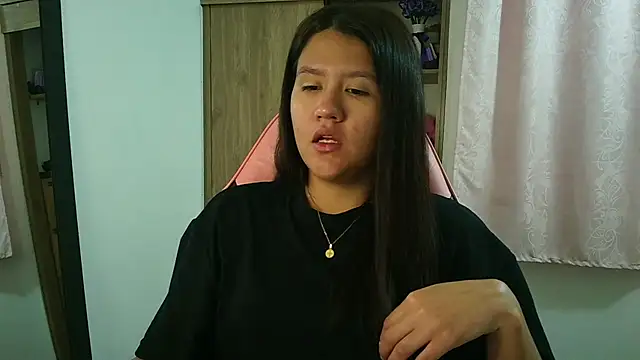 Oliviawatson1 online show from May 11, 12:29 pm