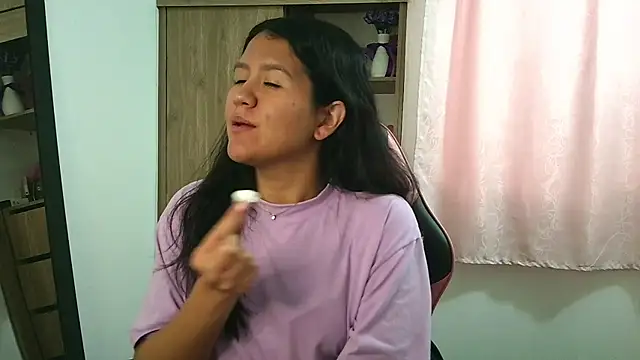 Oliviawatson1 online show from November 25, 2:41 pm