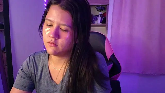 Oliviawatson1 online show from May 20, 12:24 pm