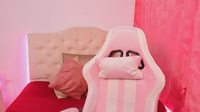 lailahdark online show from October 8, 5:01 am