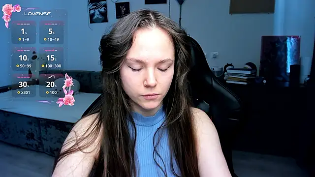 cute little ass online show from March 6, 10:10 am