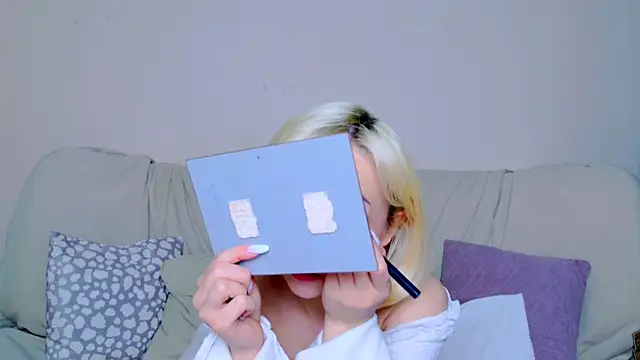 Charlotte Colinss online show from May 7, 5:12 am