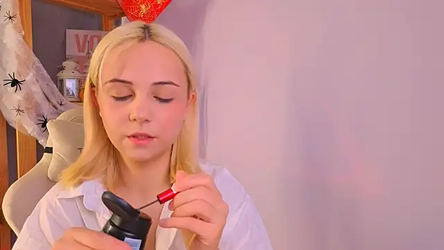 Charlotte Colinss online show from October 25, 3:47 am