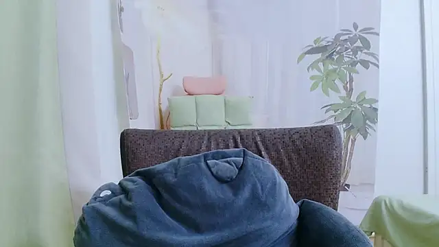 Winnie-01 online show from May 23, 1:59 am