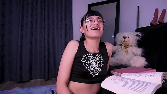 Alynn Bri  online show from March 17, 5:44 am