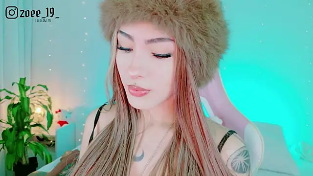 cuteezoe online show from May 6, 5:00 am