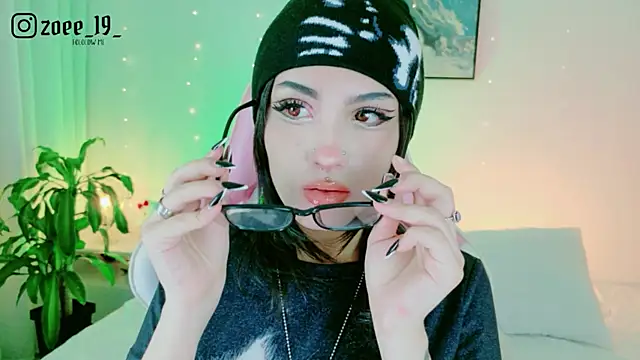 cuteezoe online show from May 1, 4:05 am