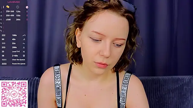 EmiliSaren online show from September 10, 6:08 pm