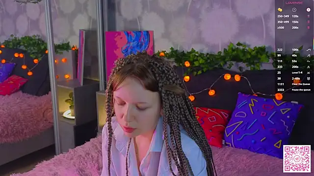 EmiliSaren online show from October 4, 4:33 pm