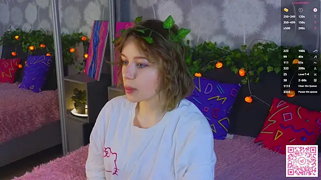 EmiliSaren online show from September 30, 5:18 pm