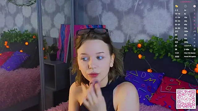 EmiliSaren online show from September 29, 5:07 pm