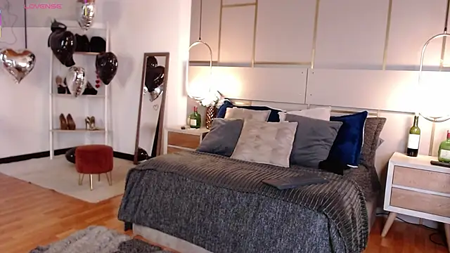 Lina Montclair online show from November 20, 7:37 pm