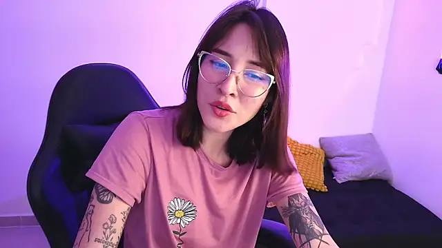 Yulienneg online show from November 20, 3:40 am