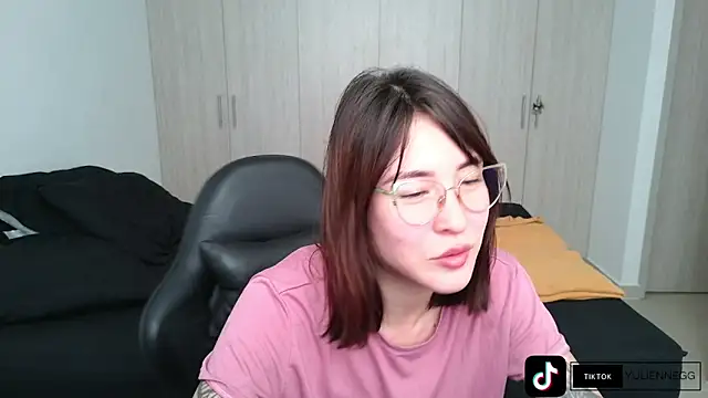 Yulienneg online show from October 27, 9:20 pm