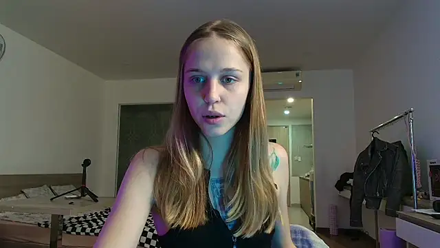 littlemolly11 online show from September 29, 2:44 pm